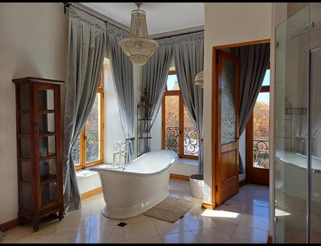8 BEDROOM HOUSE FOR SALE IN MOOIKLOOF EQUESTRIAN ESTATE
